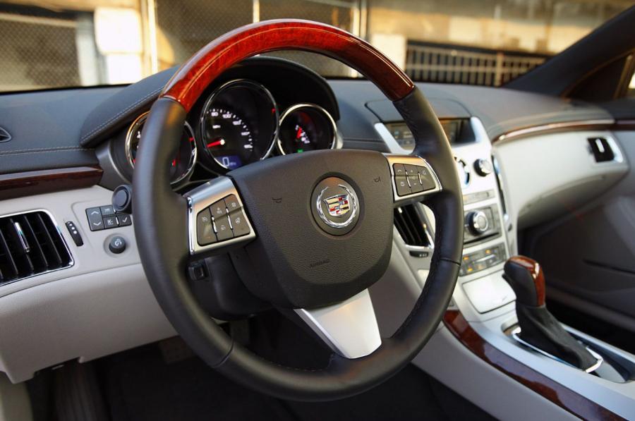  Cadillac CTS Coupe 2011 года  (фото 31 из 128)